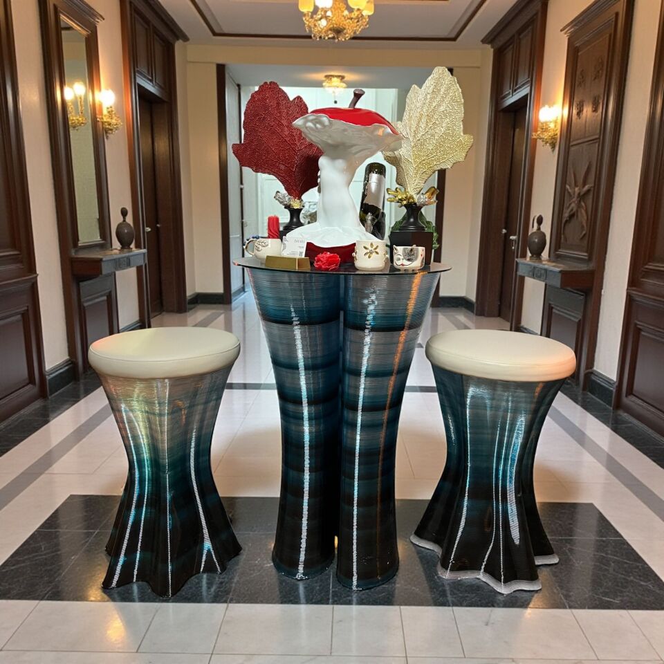 Azura Bar Masası
