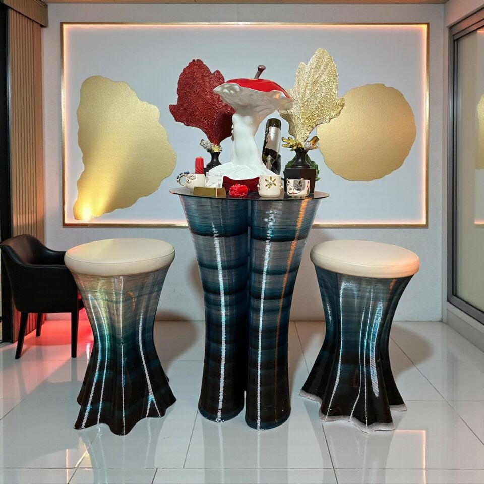 Azura Bar Masası